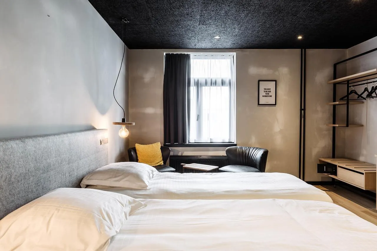 Upstairs Hotel Ostende